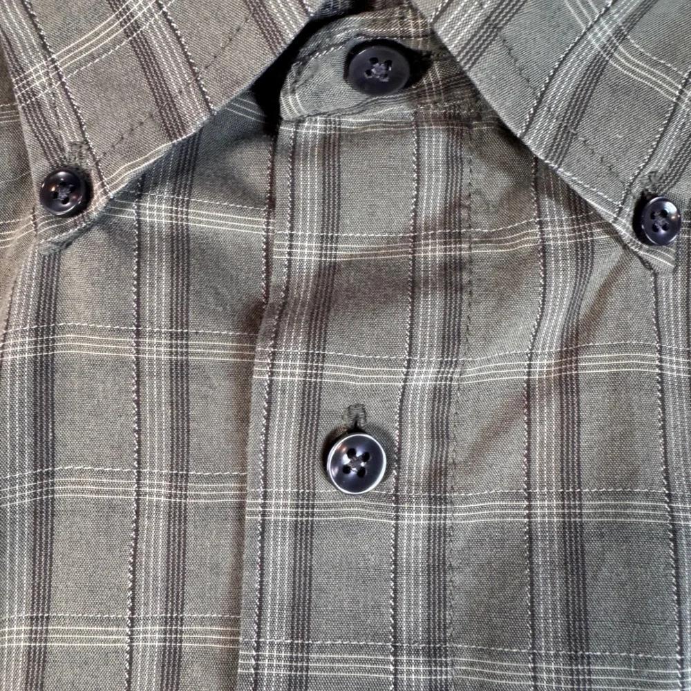 Van Heusen Mens Wrinkle Free Plaid Button Down Shirt XL Olive Long Sleeve Casual